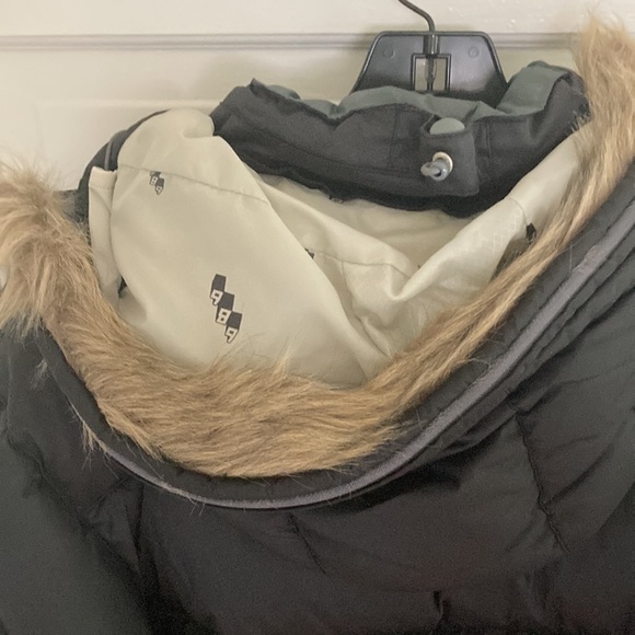 686 Faux fir lined hooded puffer snowboard jacket size XS extra small black gray - Picture 11 of 12